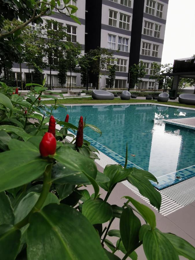 Kajang Industrial House With Olympic Size Swimming Pool Apartment Ngoại thất bức ảnh